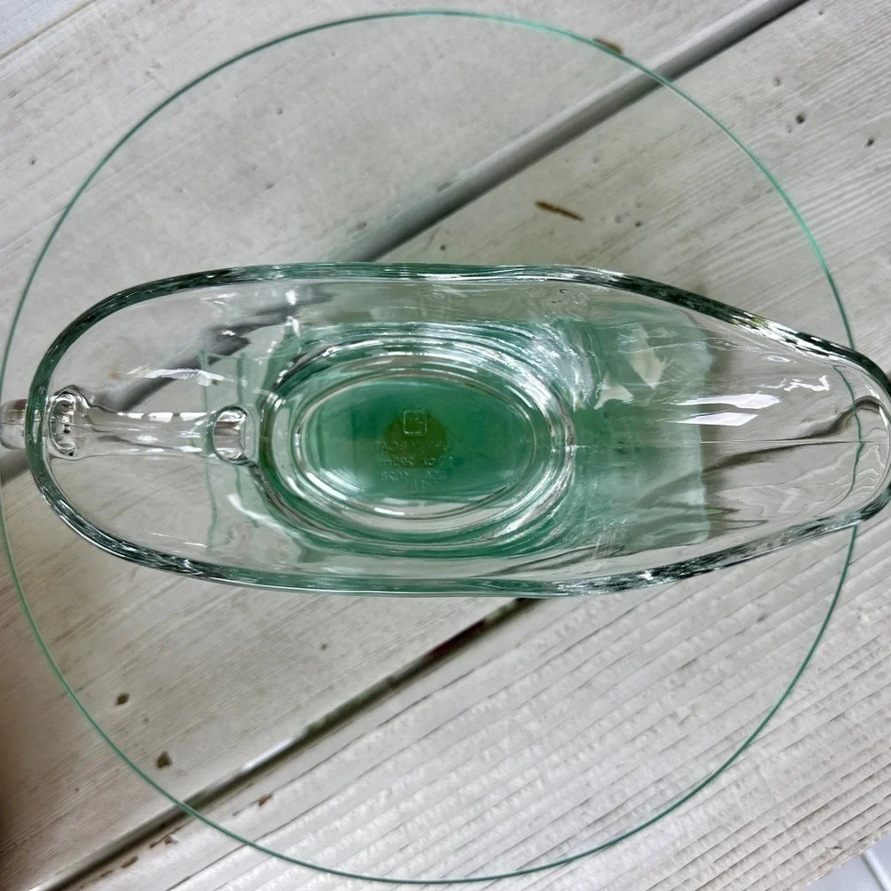 ANCHOR HOCKING, 10 OZ. CLEAR GLASS, GRAVY BOAT. IN EXCELLENT CONDITION.